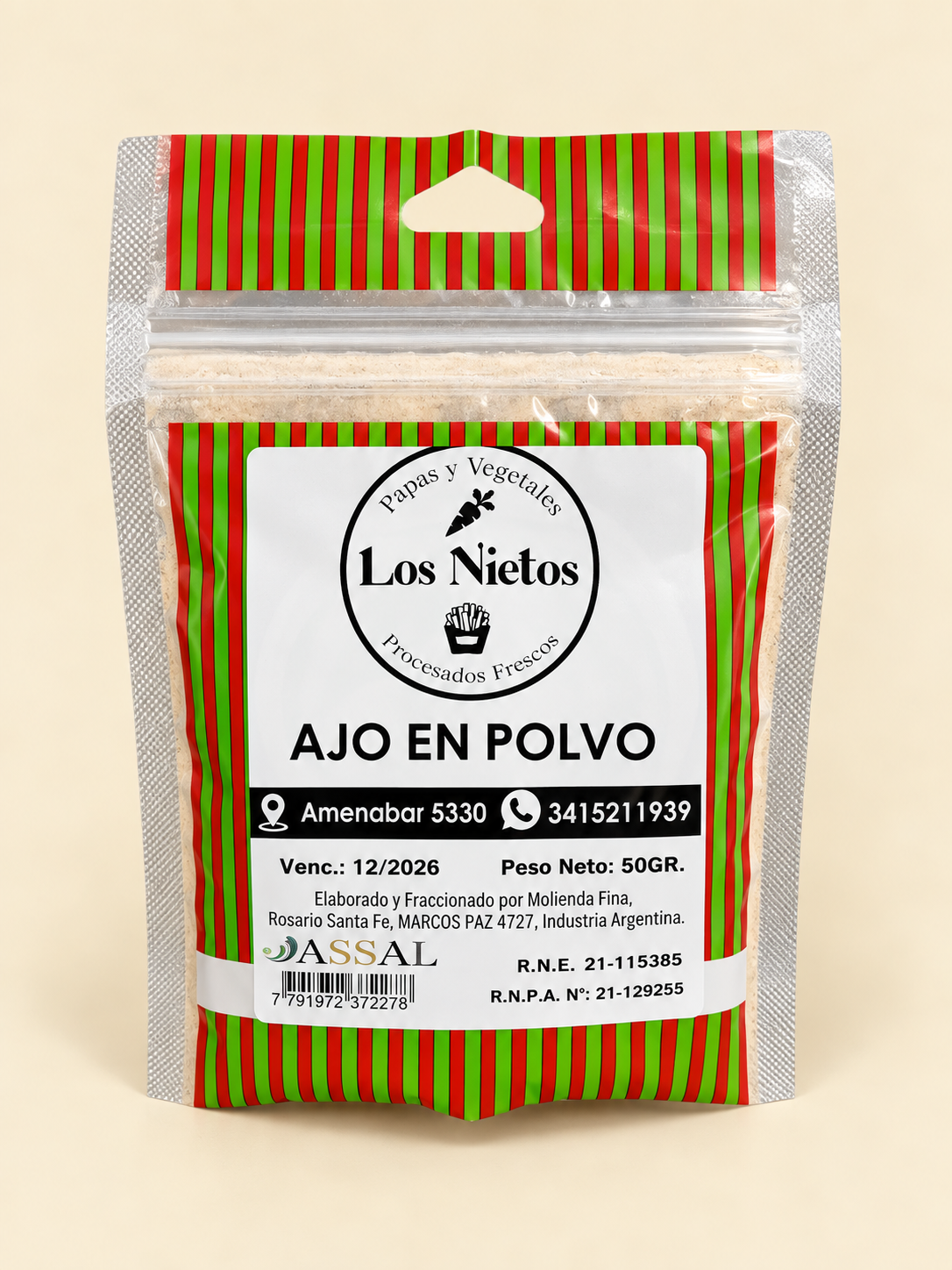 Ajo en polvo, presentación de 50 g: frente del envase sobre fondo crema.
