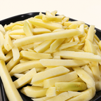 Detalle de las papas frescas cortadas en bastones gruesos de 12 mm Los Nietos, fuera de la bolsa.