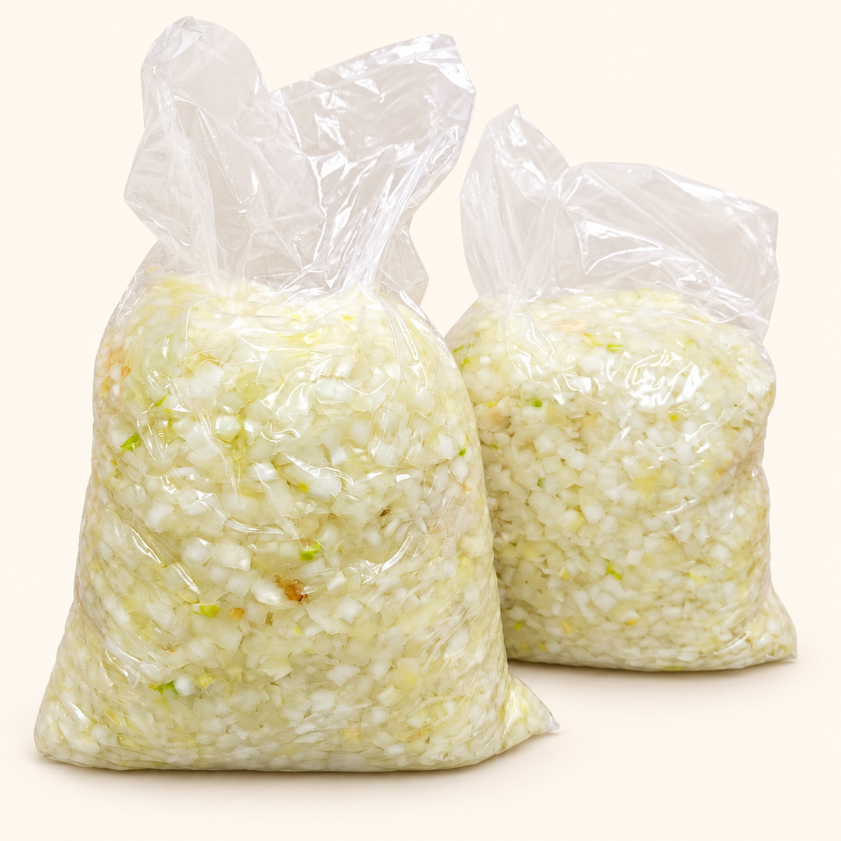 Cebolla fresca picada en cubitos Los Nietos, presentación de 10 kg en bolsas transparentes.