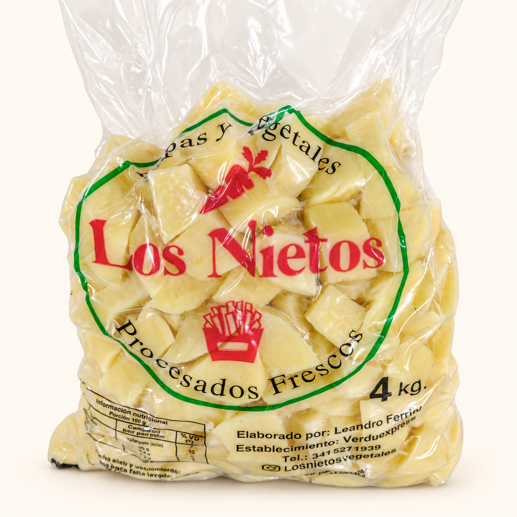 Papas frescas corte horno Los Nietos, bolsa de 4 kg sobre fondo crema.