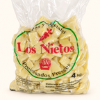 Papas frescas corte horno Los Nietos, bolsa de 4 kg sobre fondo crema.