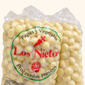 Papas frescas noisette Los Nietos, presentación de 4 kg, en su bolsa sobre fondo crema.