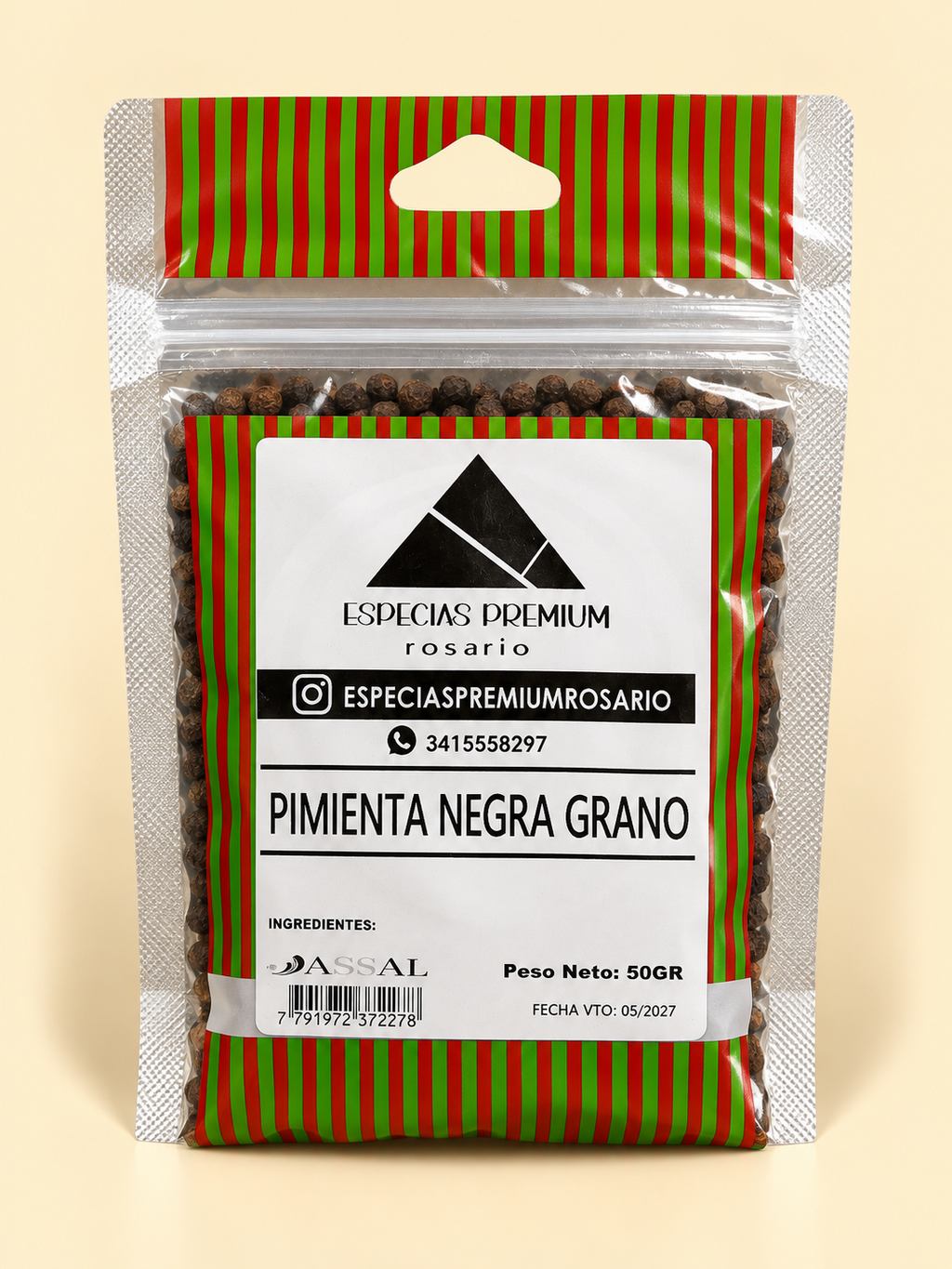 Pimienta negra en grano, presentación de 50 g: frente del envase sobre fondo crema.